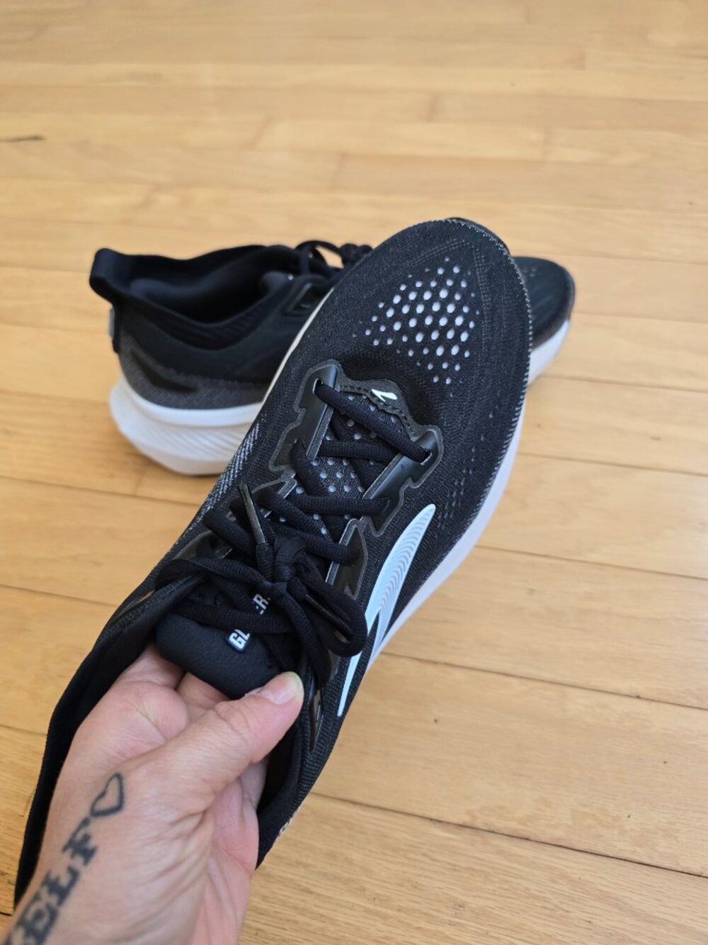 Brooks | Glycerin 23 black sporty running sneakers | MENS 11 - Picture 4 of 10